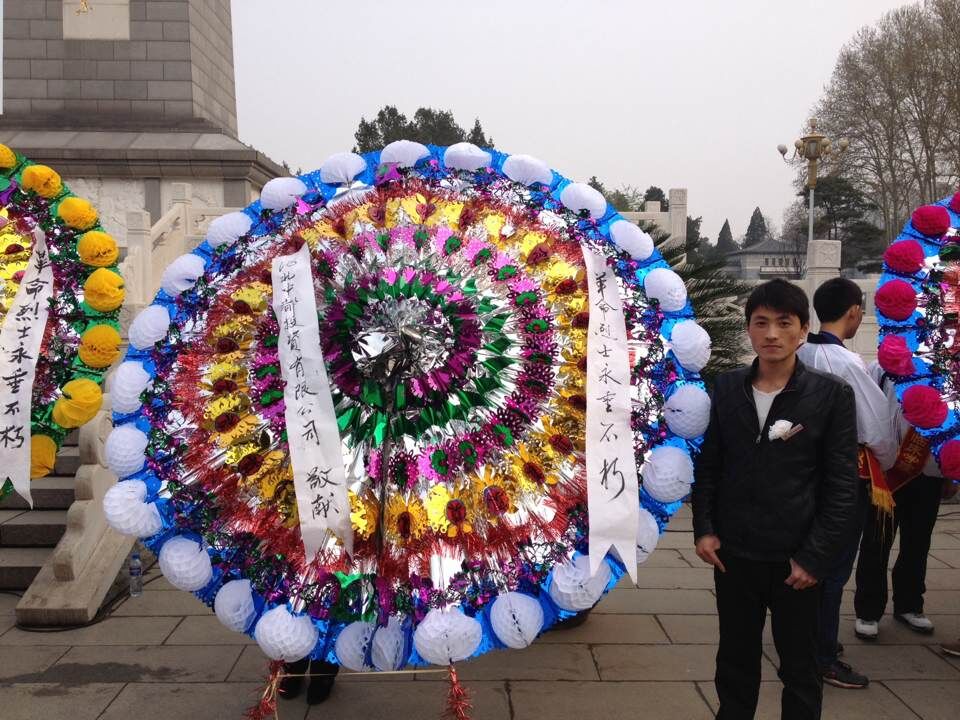 公司干部職工，到華北軍區(qū)烈士陵園掃墓，深切緬懷革命先烈
